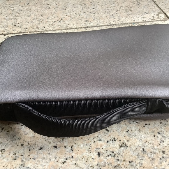Cocoon mini iPad/accessories case - Picture 3 of 4